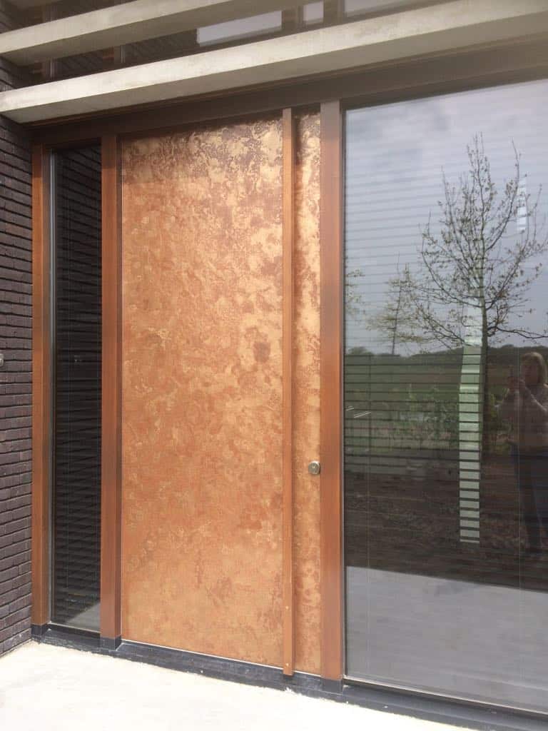 Entry-door-designed-by-VDP-Architecte-and-made-by-ITS-Polyester-3