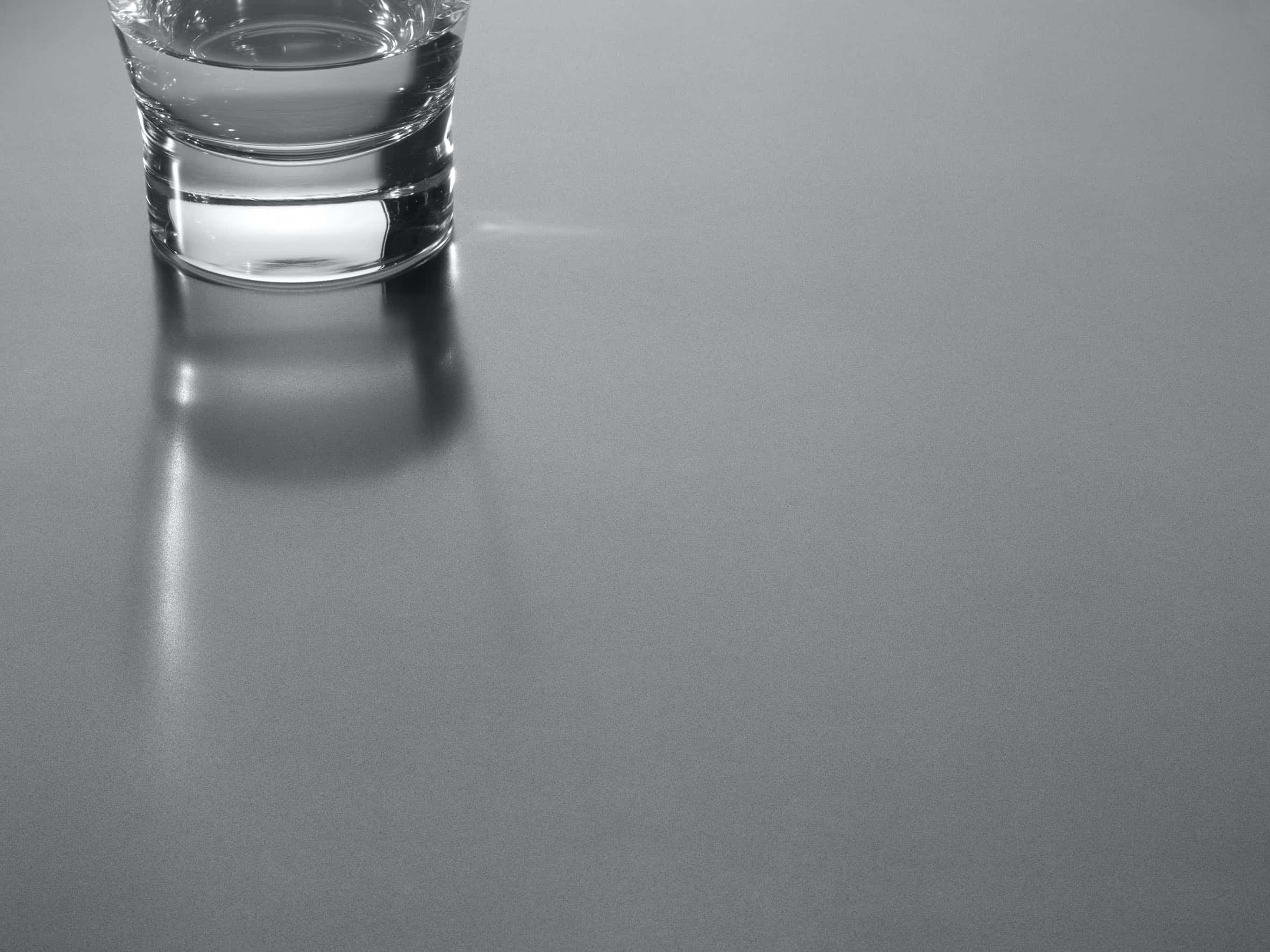 1006-VeroMetal-Iron-angle-glass